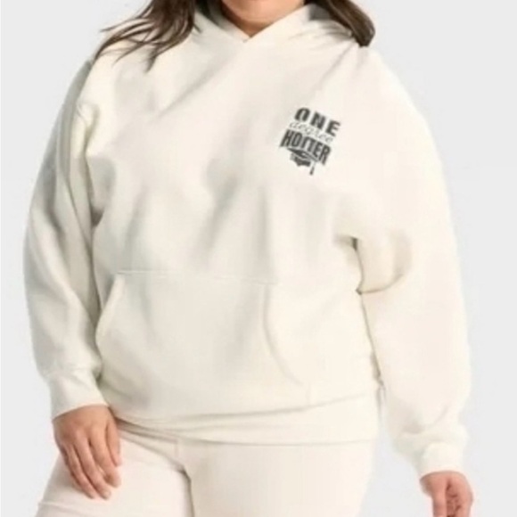 Wild Fable One Degree Hotter 25 Hoodie Size Large NWT GREAT FOR A 2025’ GRADUATE - Picture 3 of 5